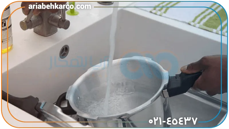 چگونه داخل دیگ زودپز را سفید کنیم